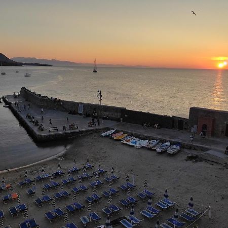 Casa Vacanze Tramonto Alla Marina Cefalù Exteriör bild