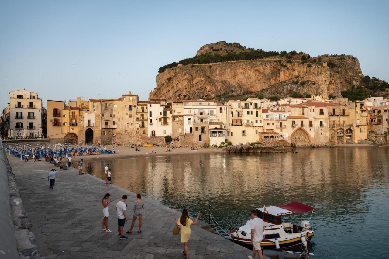 Casa Vacanze Tramonto Alla Marina Cefalù Exteriör bild