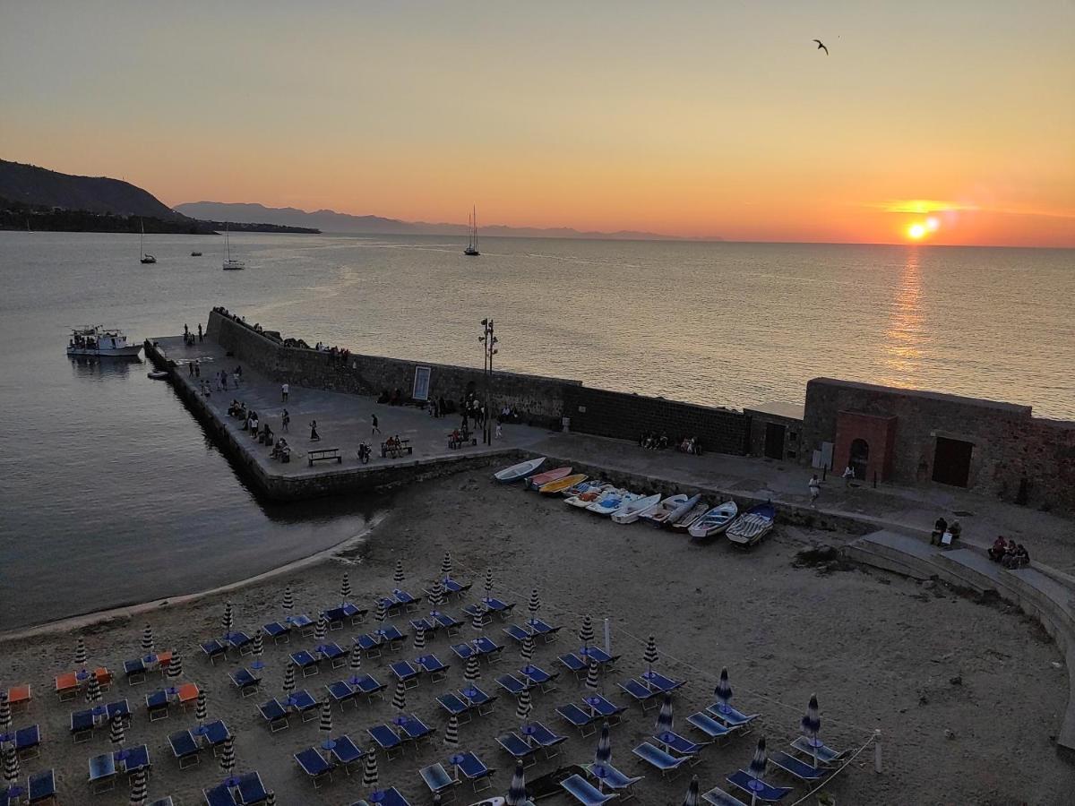 Casa Vacanze Tramonto Alla Marina Cefalù Exteriör bild