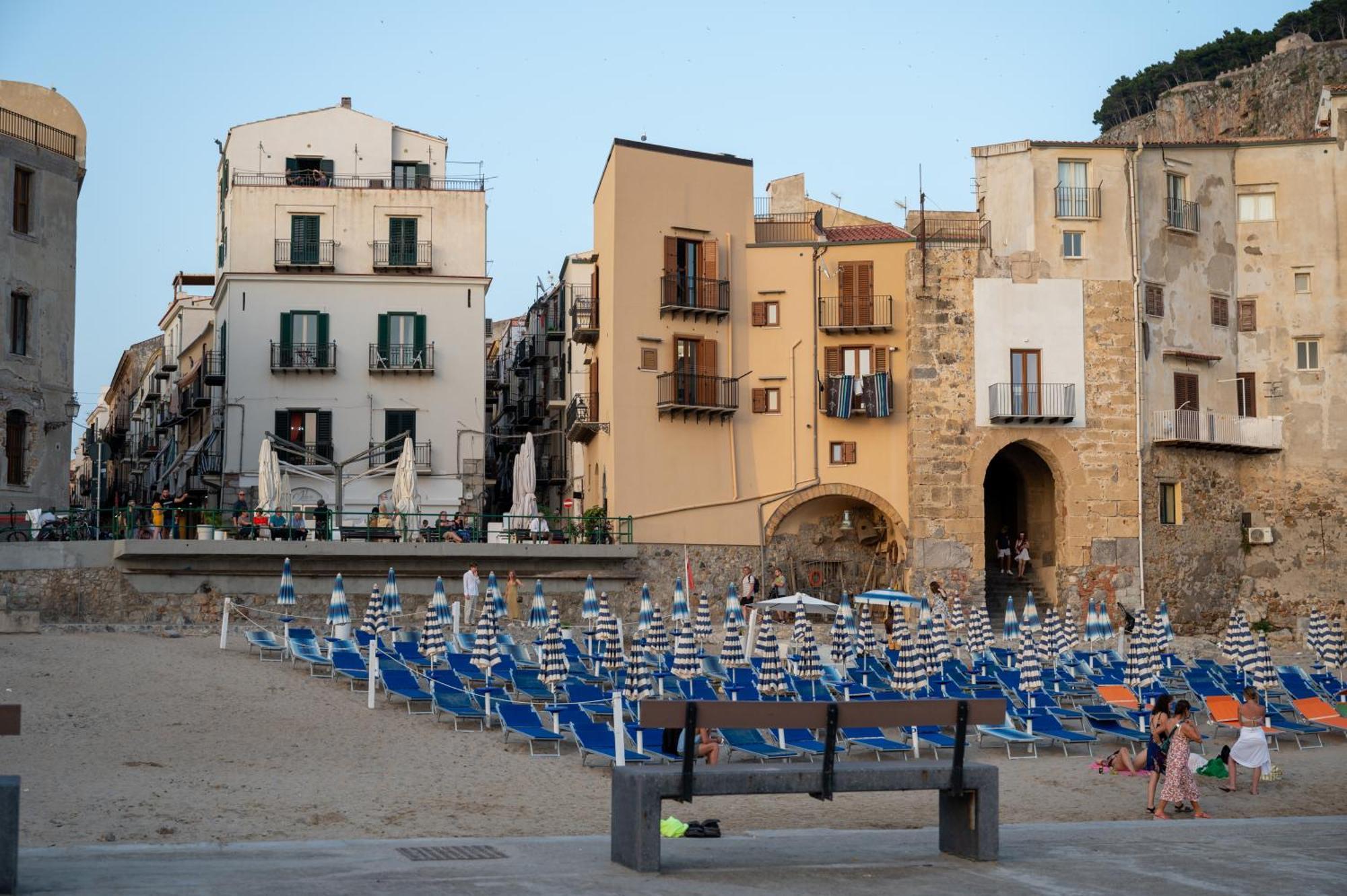 Casa Vacanze Tramonto Alla Marina Cefalù Exteriör bild