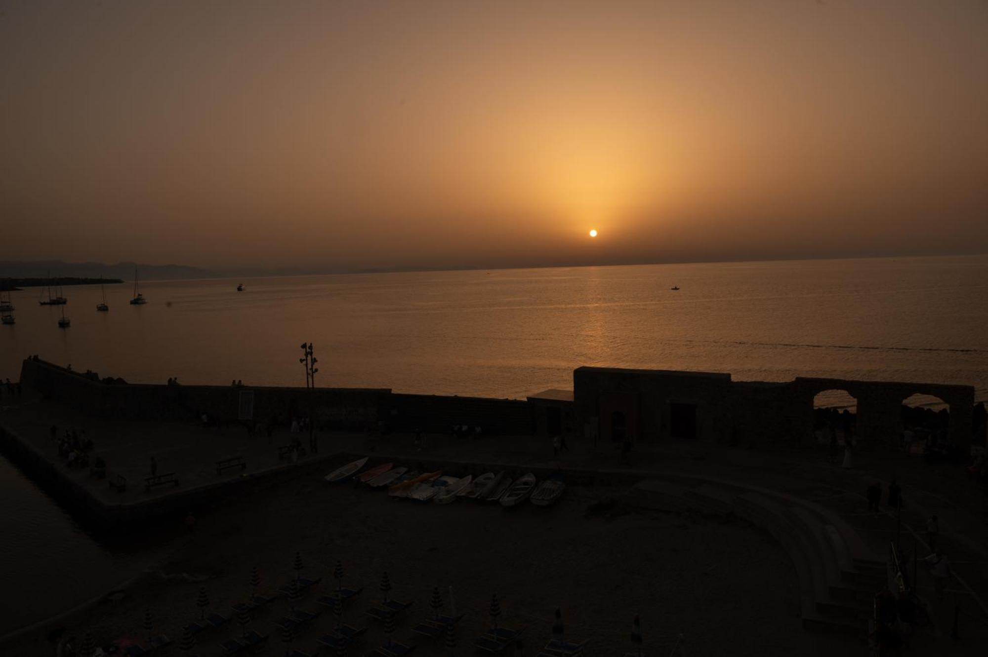 Casa Vacanze Tramonto Alla Marina Cefalù Exteriör bild