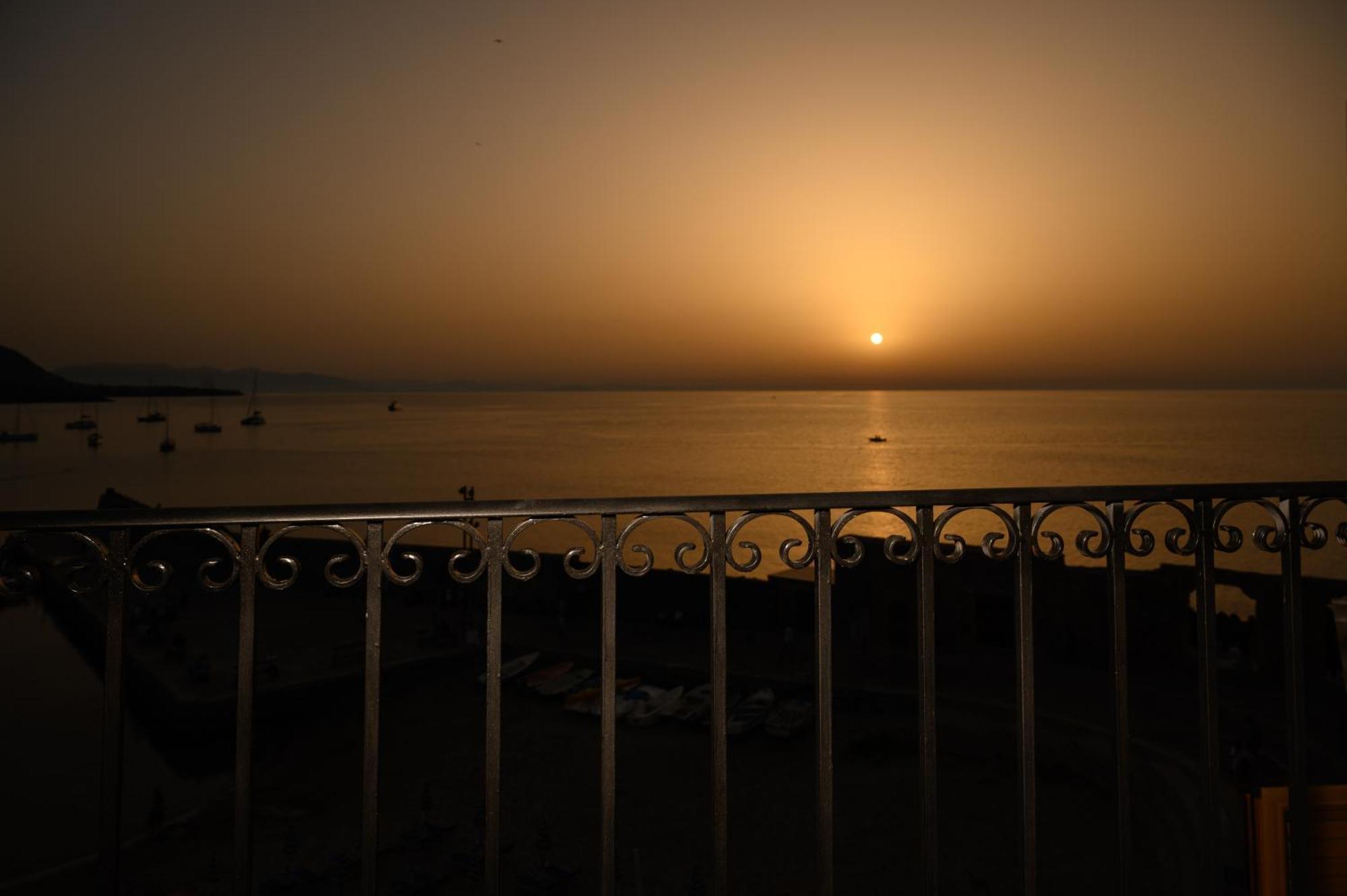 Casa Vacanze Tramonto Alla Marina Cefalù Exteriör bild