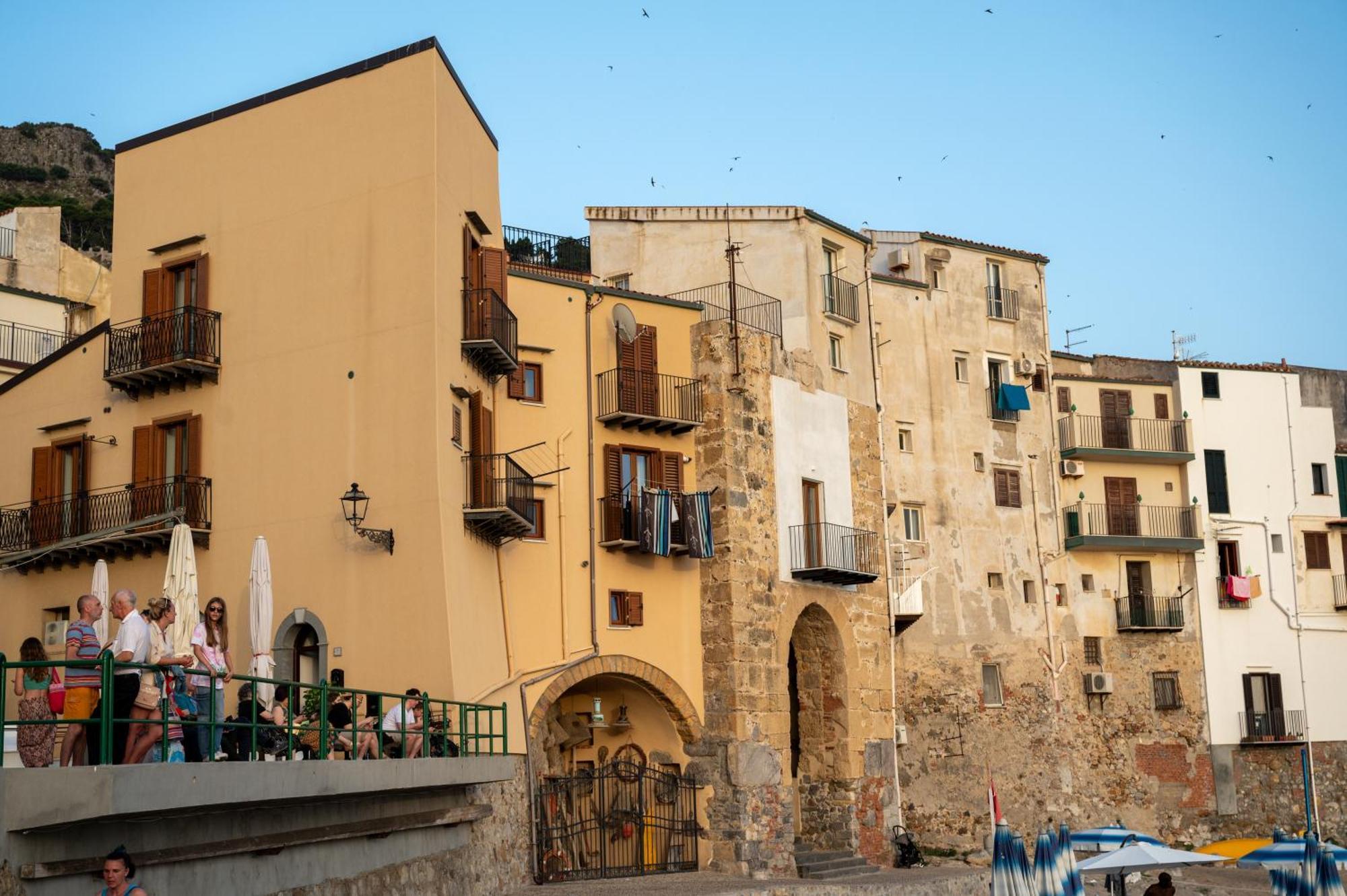 Casa Vacanze Tramonto Alla Marina Cefalù Exteriör bild