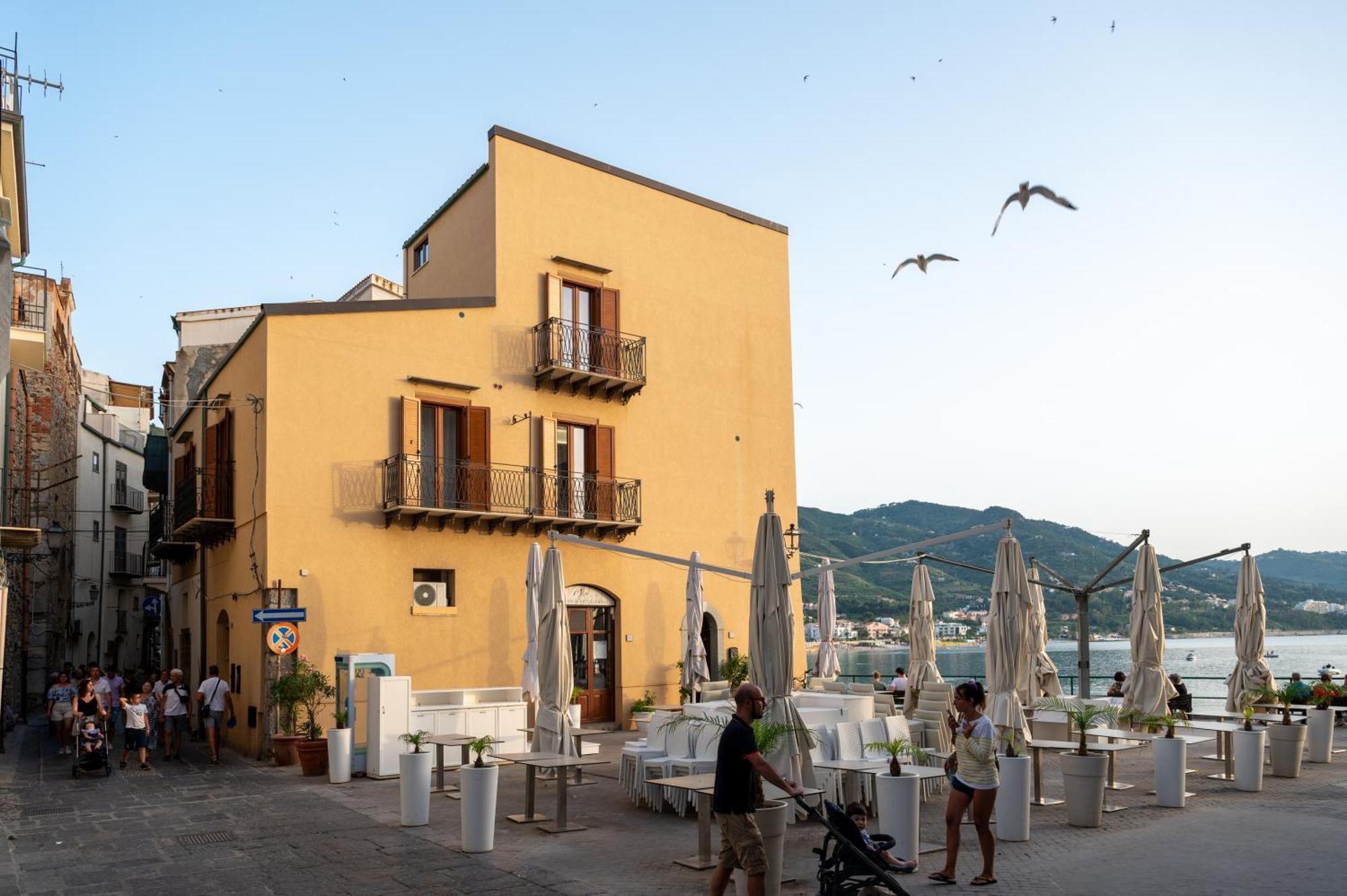 Casa Vacanze Tramonto Alla Marina Cefalù Exteriör bild