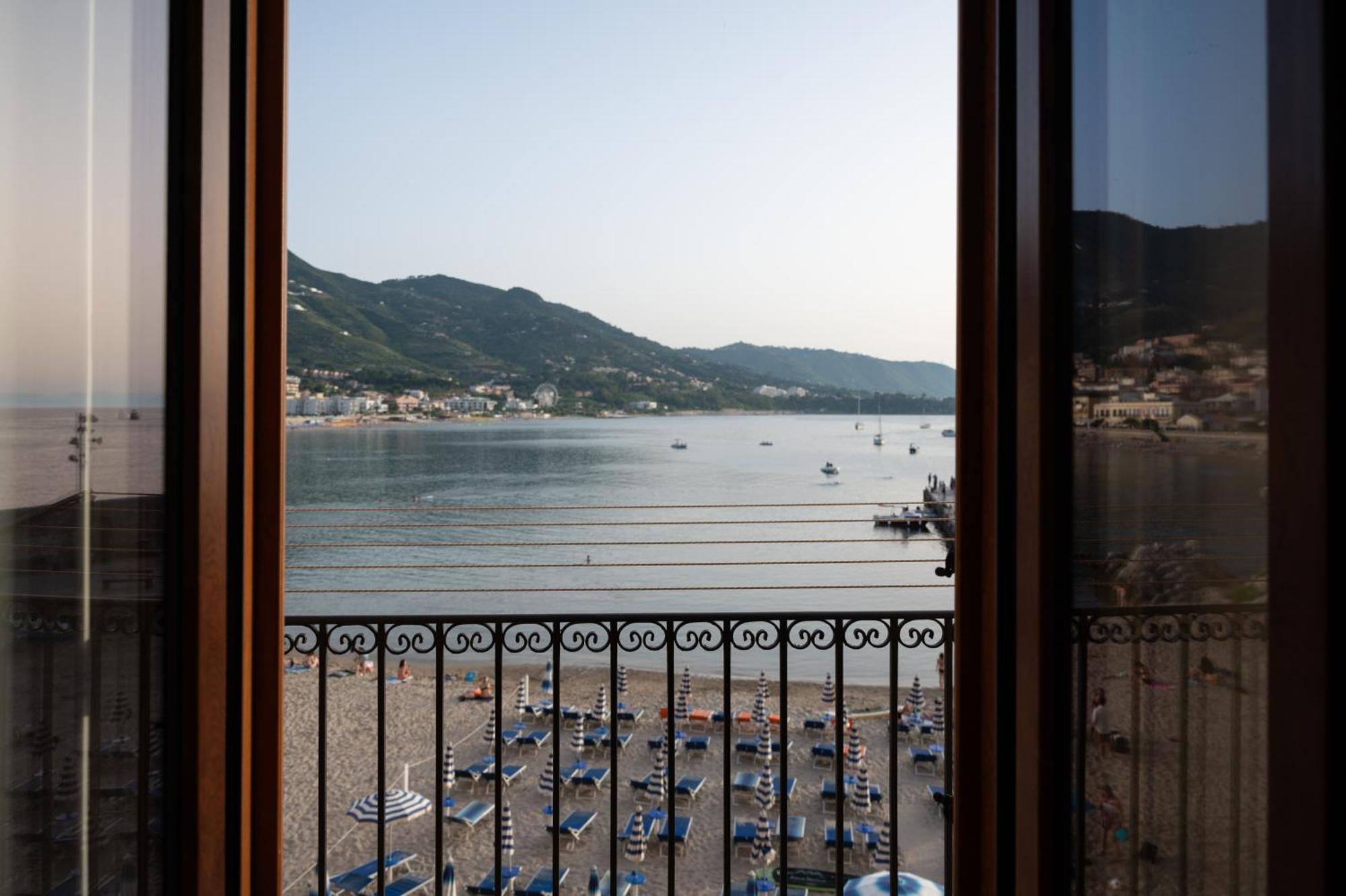 Casa Vacanze Tramonto Alla Marina Cefalù Exteriör bild