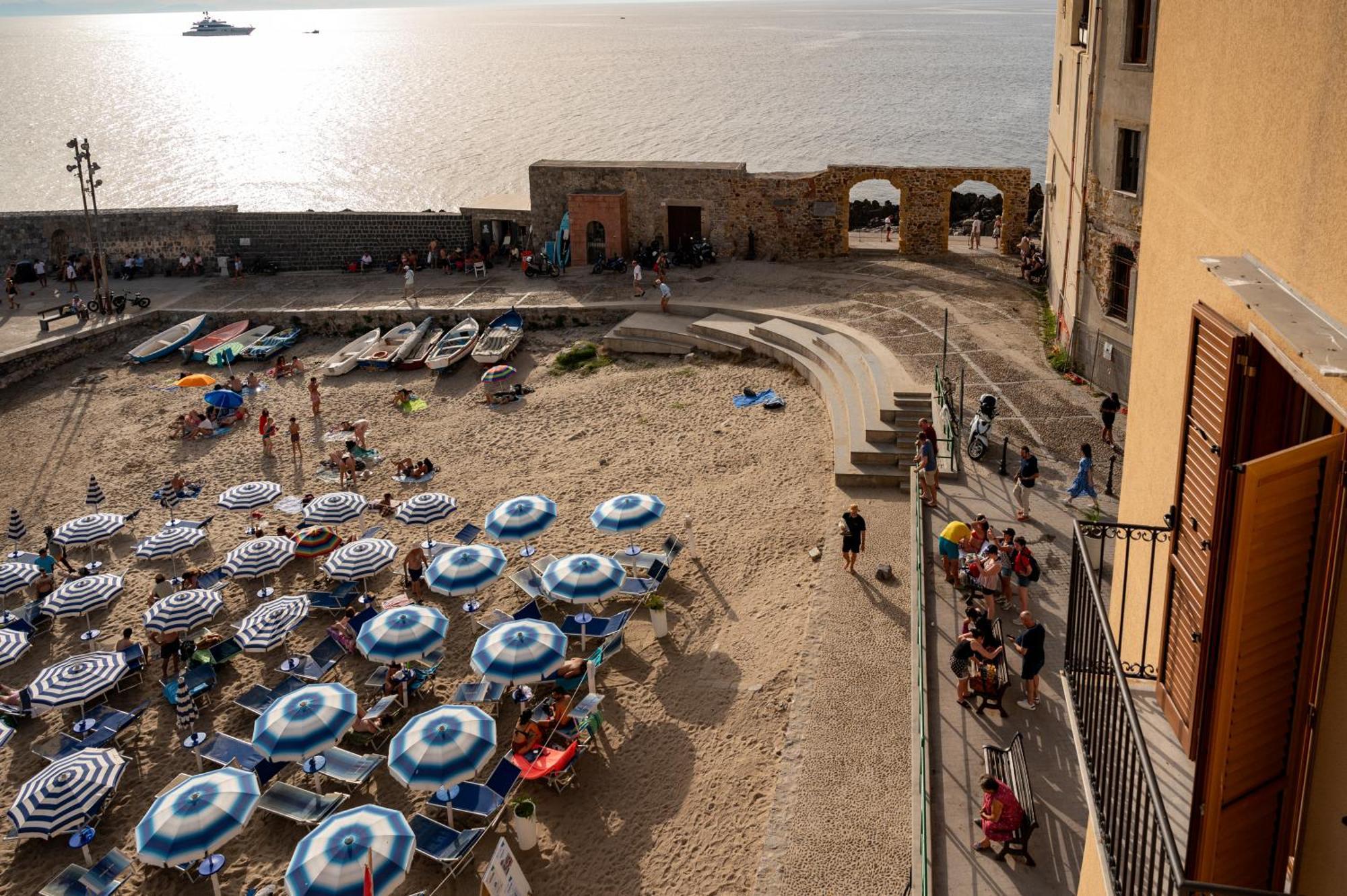 Casa Vacanze Tramonto Alla Marina Cefalù Exteriör bild
